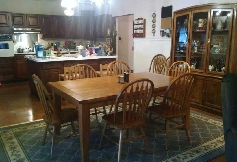 Fish & Loaves Bed And Breakfast