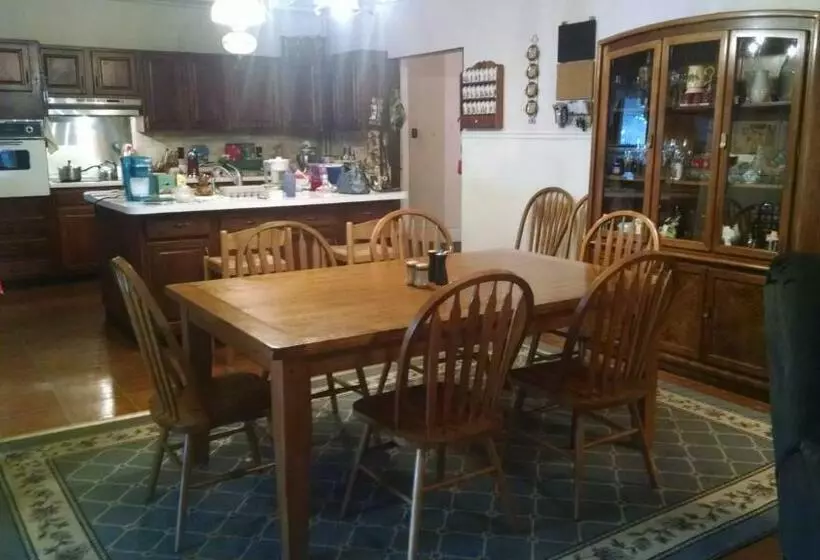 Fish & Loaves Bed And Breakfast