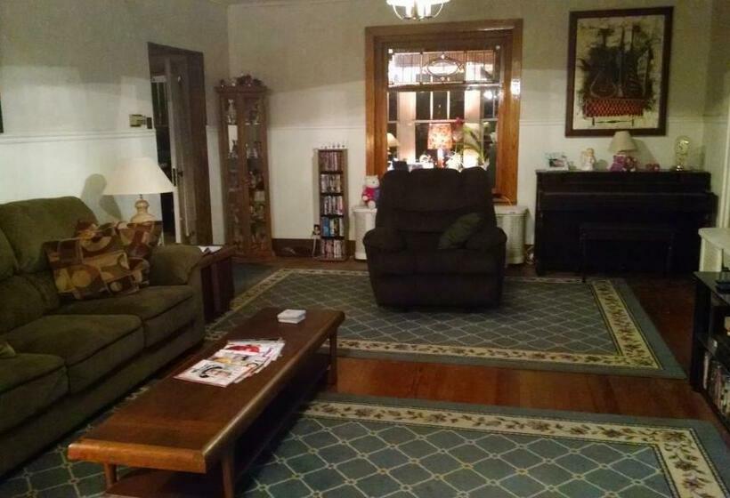 Fish & Loaves Bed And Breakfast