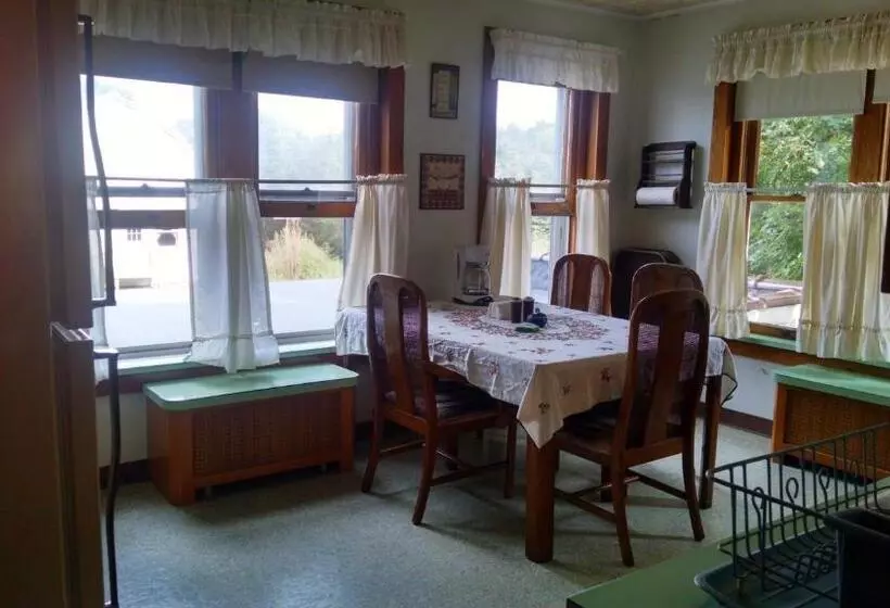 Fish & Loaves Bed And Breakfast