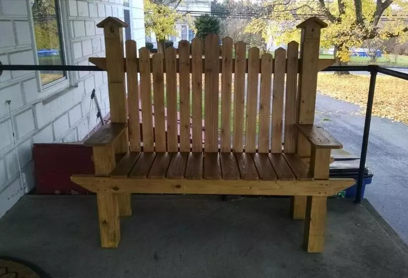 Fish & Loaves Bed And Breakfast