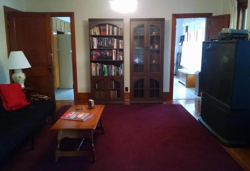 Fish & Loaves Bed And Breakfast