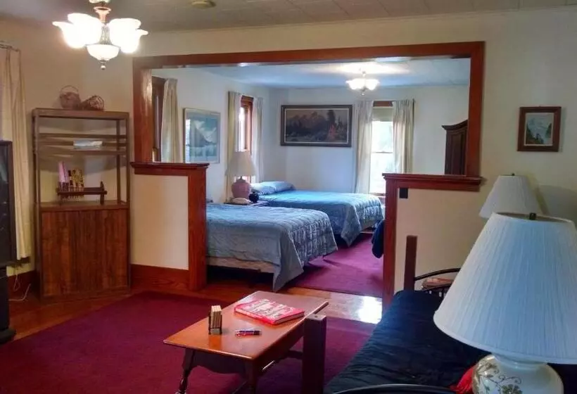 Fish & Loaves Bed And Breakfast