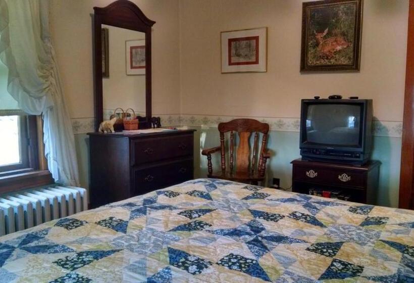 Fish & Loaves Bed And Breakfast