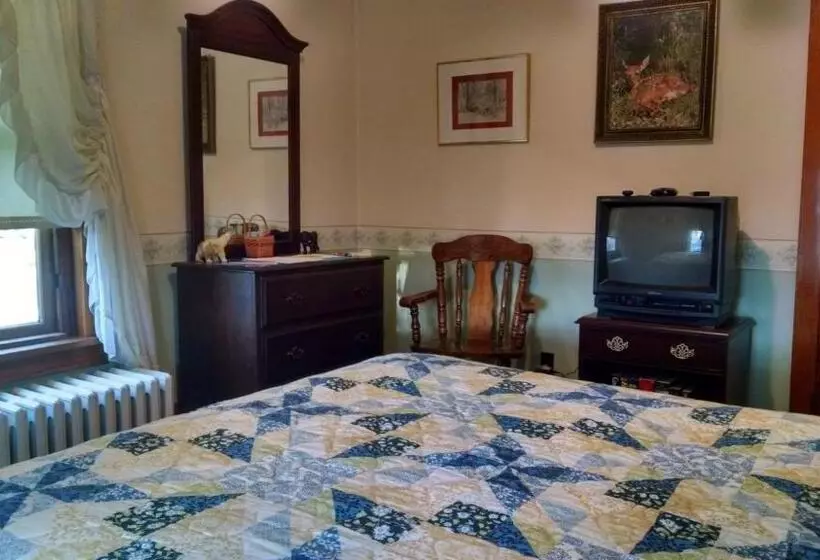 Fish & Loaves Bed And Breakfast