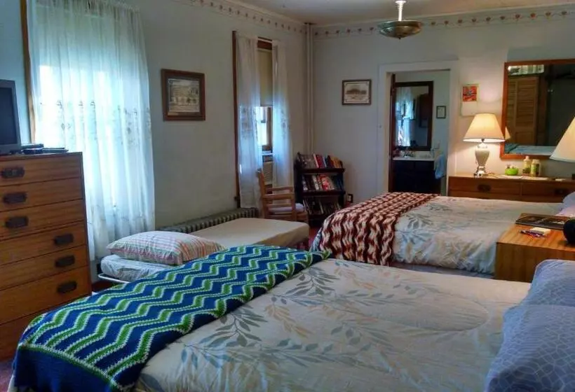 Fish & Loaves Bed And Breakfast