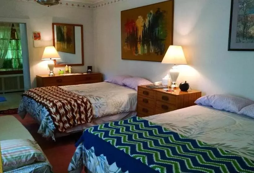 Fish & Loaves Bed And Breakfast