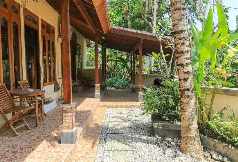 هتل Kubu Tamu Homestay