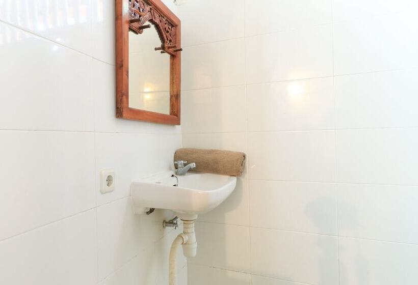 هتل Kubu Tamu Homestay