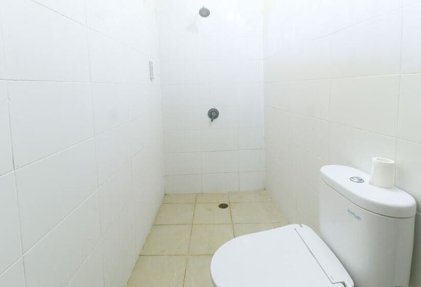 هتل Kubu Tamu Homestay