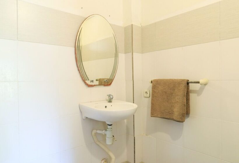 هتل Kubu Tamu Homestay