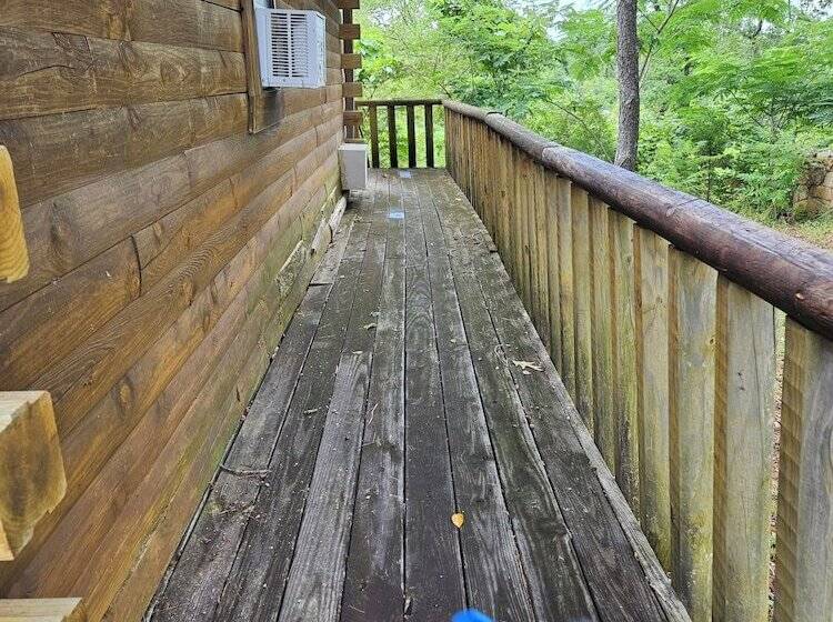 Motelli Riverview Cabins