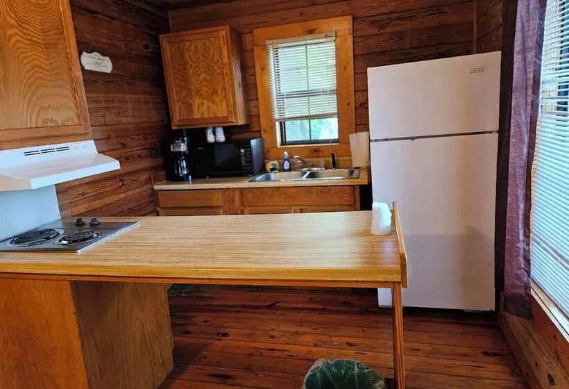 Motelli Riverview Cabins