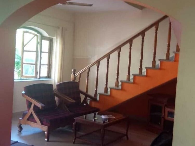 פנסיון Diakon Holidays