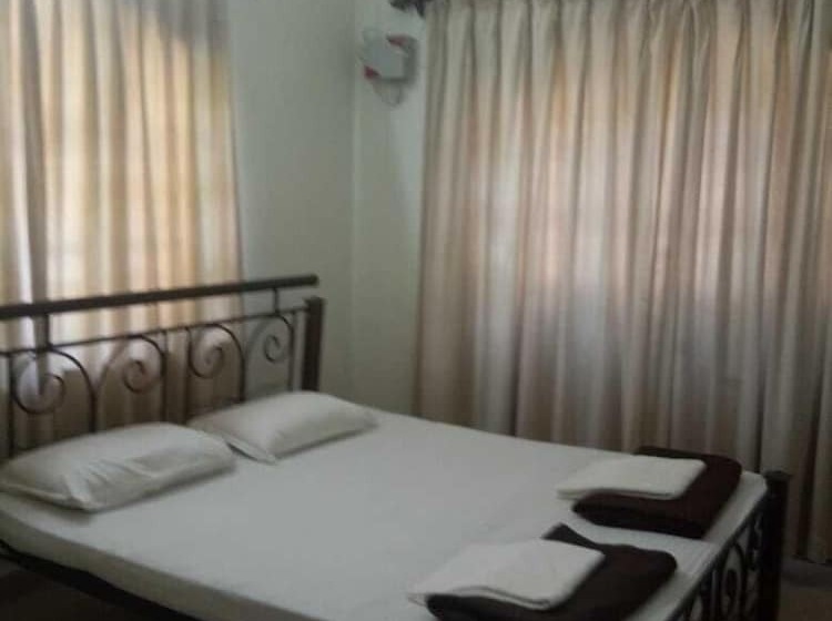 פנסיון Diakon Holidays