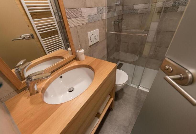 هتل Guesthouse Lajnar