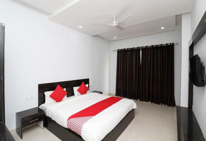 Vaccinated Staff - Capital O 36090 Hotel Sathyarth