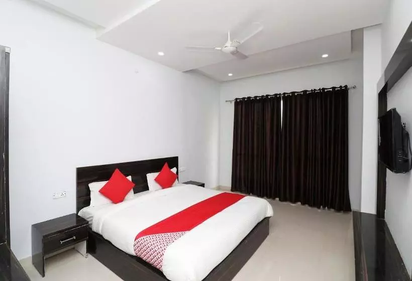 Vaccinated Staff - Capital O 36090 Hotel Sathyarth