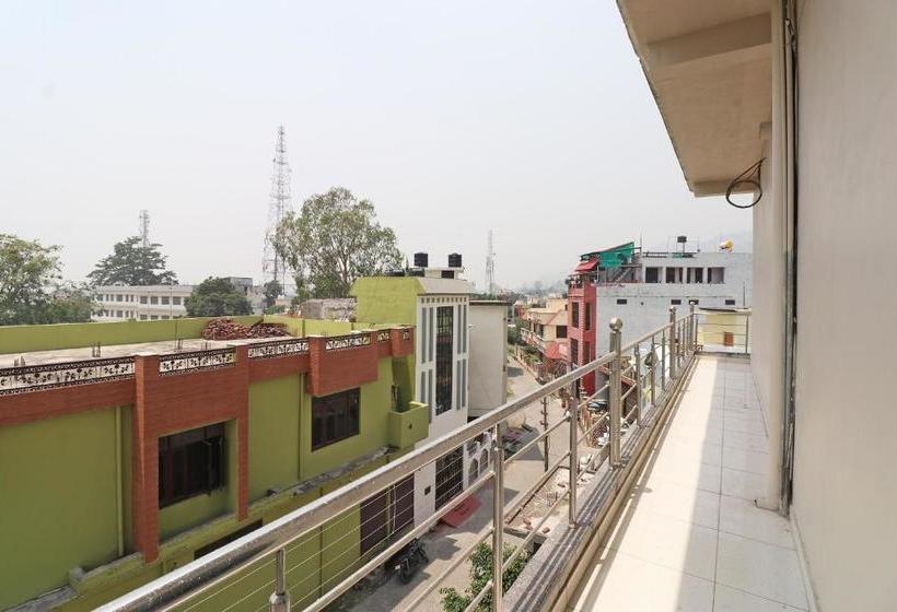 Vaccinated Staff - Capital O 36090 Hotel Sathyarth