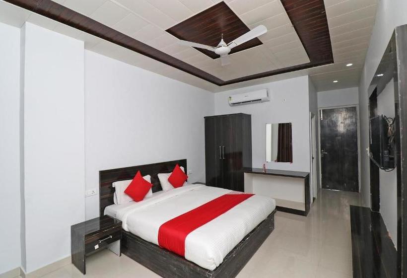 Vaccinated Staff - Capital O 36090 Hotel Sathyarth