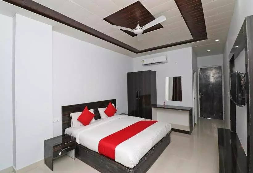 Vaccinated Staff - Capital O 36090 Hotel Sathyarth