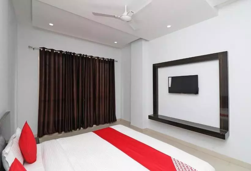 Vaccinated Staff - Capital O 36090 Hotel Sathyarth