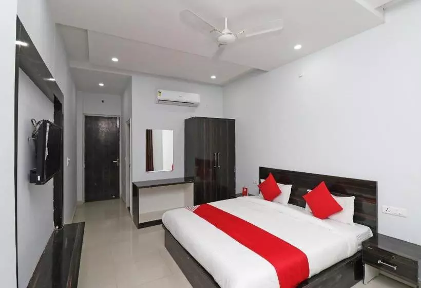 Vaccinated Staff - Capital O 36090 Hotel Sathyarth