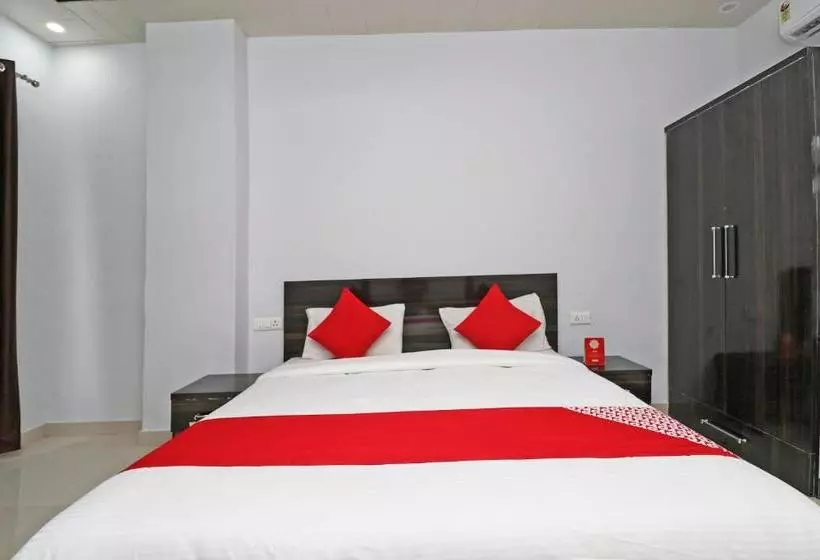 Vaccinated Staff - Capital O 36090 Hotel Sathyarth