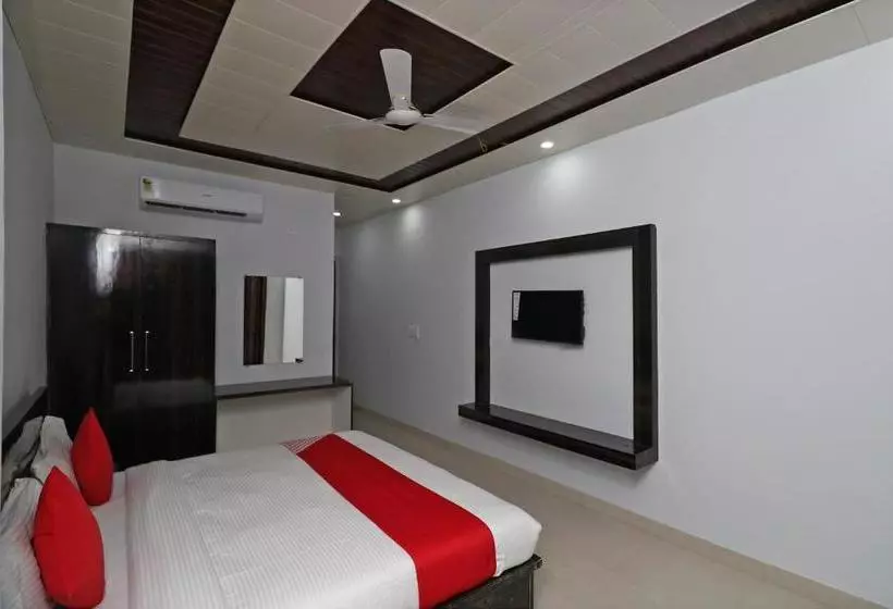 Vaccinated Staff - Capital O 36090 Hotel Sathyarth