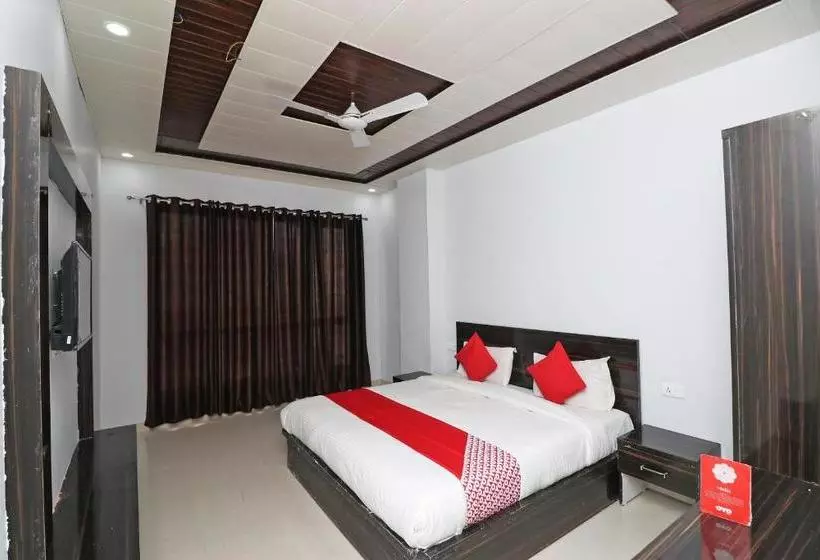 Vaccinated Staff - Capital O 36090 Hotel Sathyarth