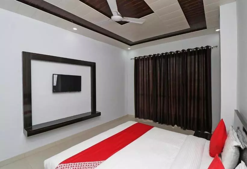 Vaccinated Staff - Capital O 36090 Hotel Sathyarth