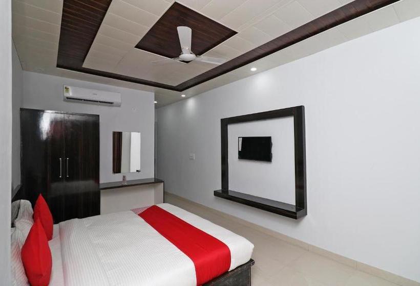 Vaccinated Staff - Capital O 36090 Hotel Sathyarth