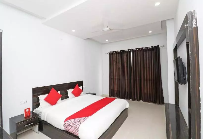 Vaccinated Staff - Capital O 36090 Hotel Sathyarth