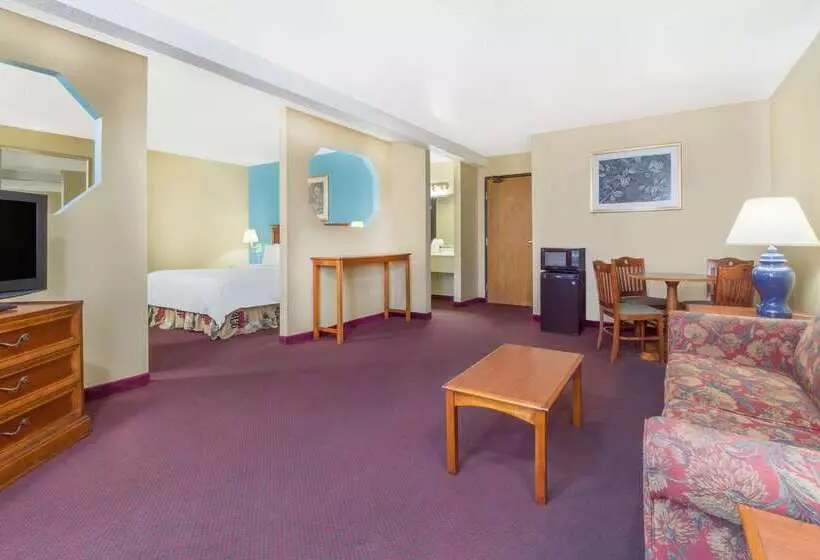 هتل Baymont By Wyndham Huber Heights Dayton