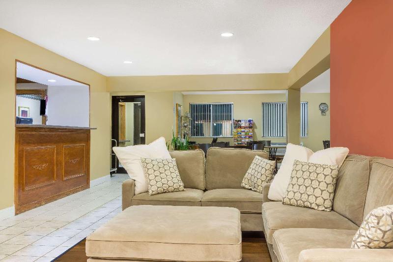 Отель Baymont By Wyndham Huber Heights Dayton