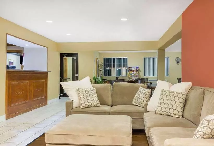 هتل Baymont By Wyndham Huber Heights Dayton