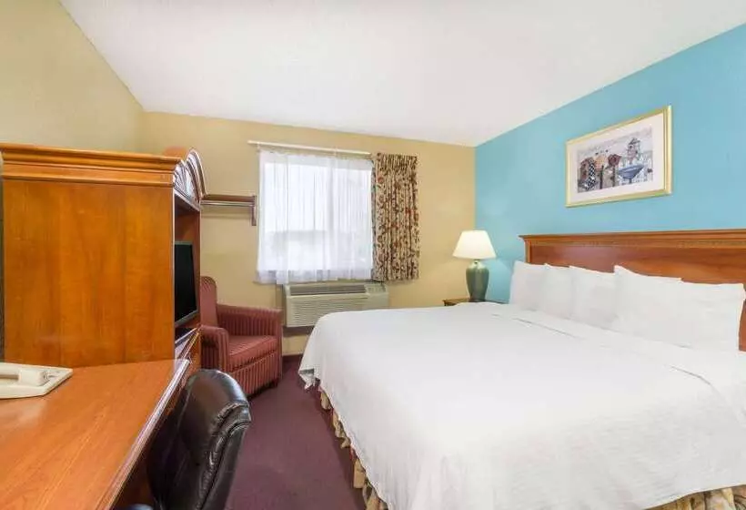 هتل Baymont By Wyndham Huber Heights Dayton