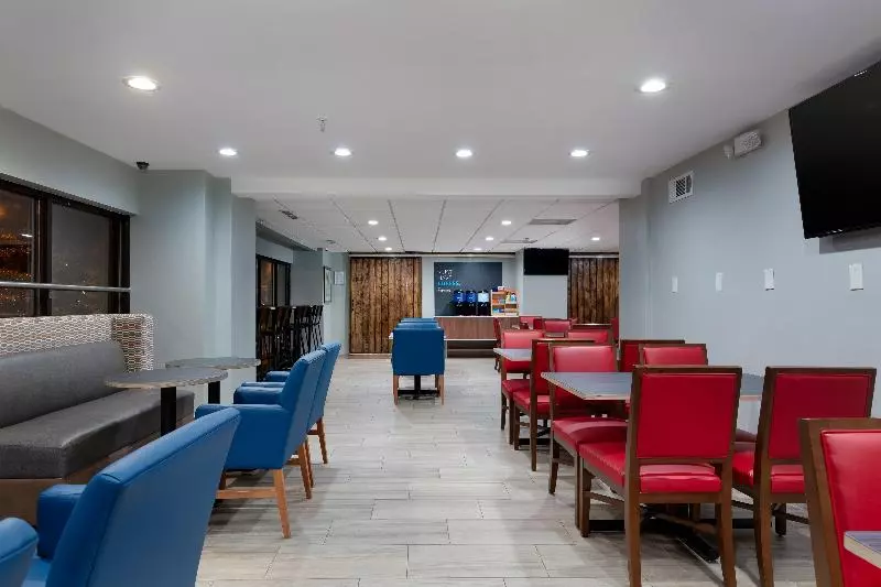 فندق Holiday Inn Express & Suites Atlanta Downtown, An Ihg