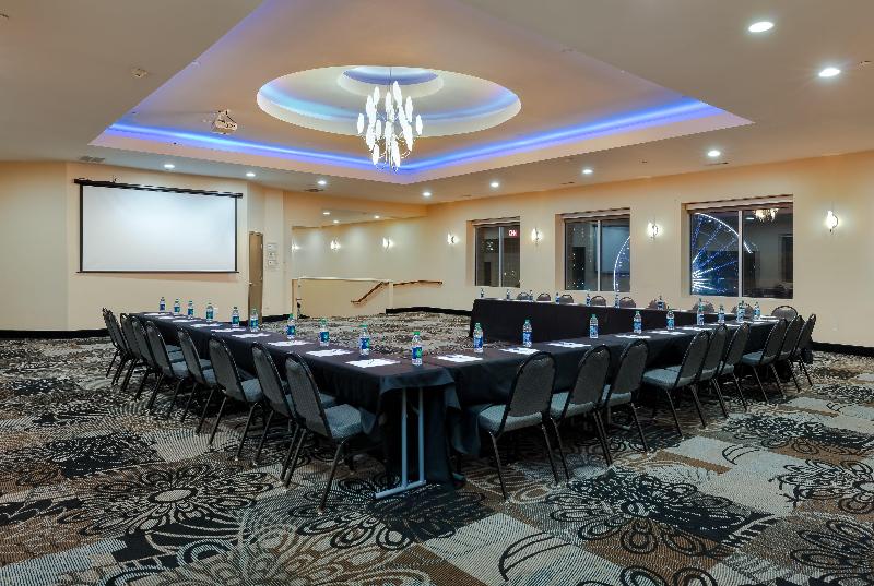 هتل Holiday Inn Express & Suites Atlanta Downtown, An Ihg