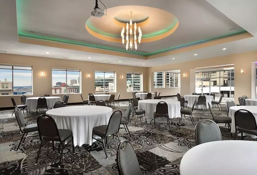 فندق Holiday Inn Express & Suites Atlanta Downtown, An Ihg