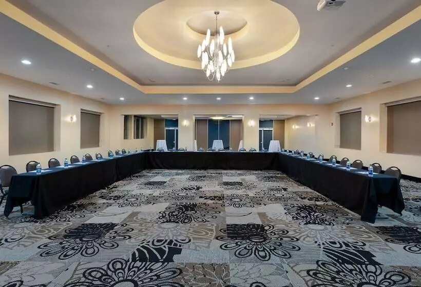 فندق Holiday Inn Express & Suites Atlanta Downtown, An Ihg