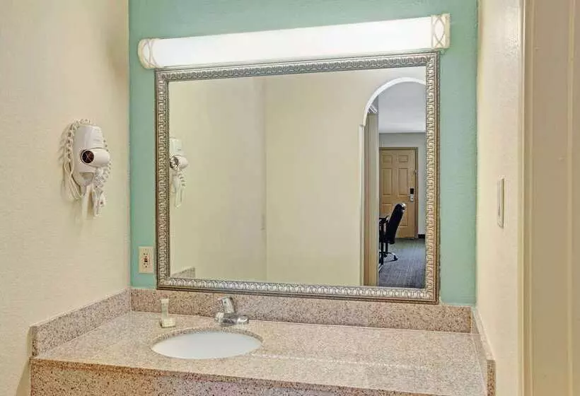 ホテル Super 8 Dallas East Near Fair Park Downtown