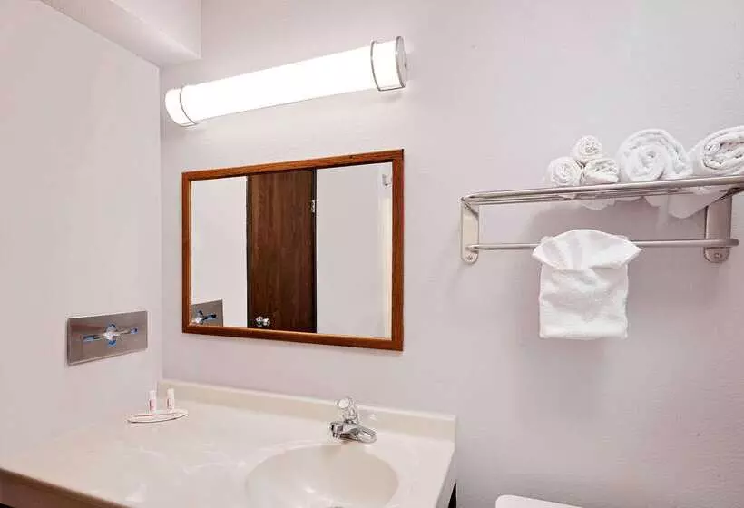 هتل Super 8 By Wyndham Fayetteville