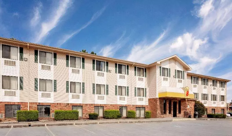 هتل Super 8 By Wyndham Fayetteville