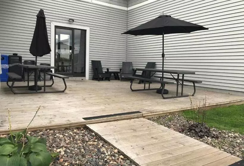 Отель Superior Inn