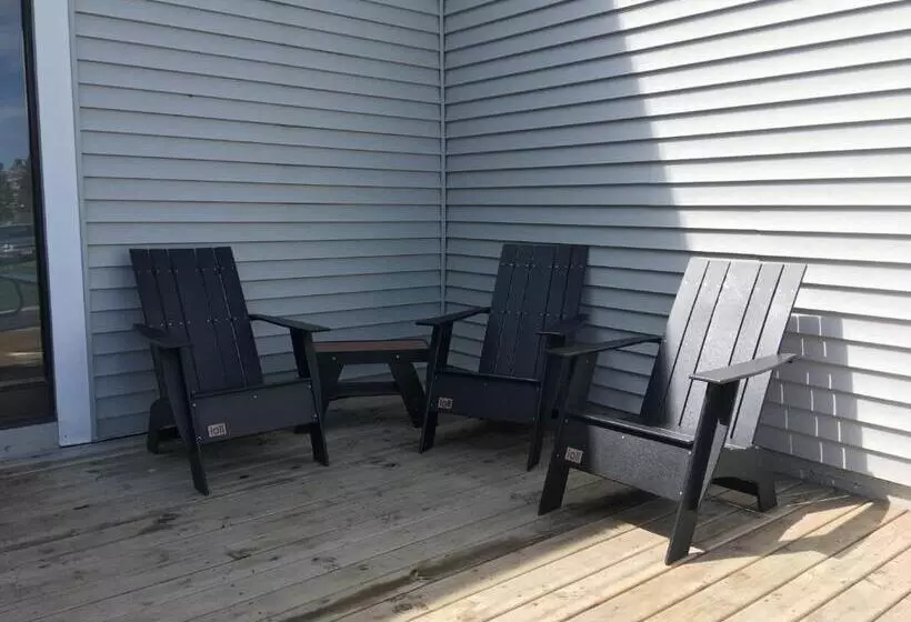 Отель Superior Inn