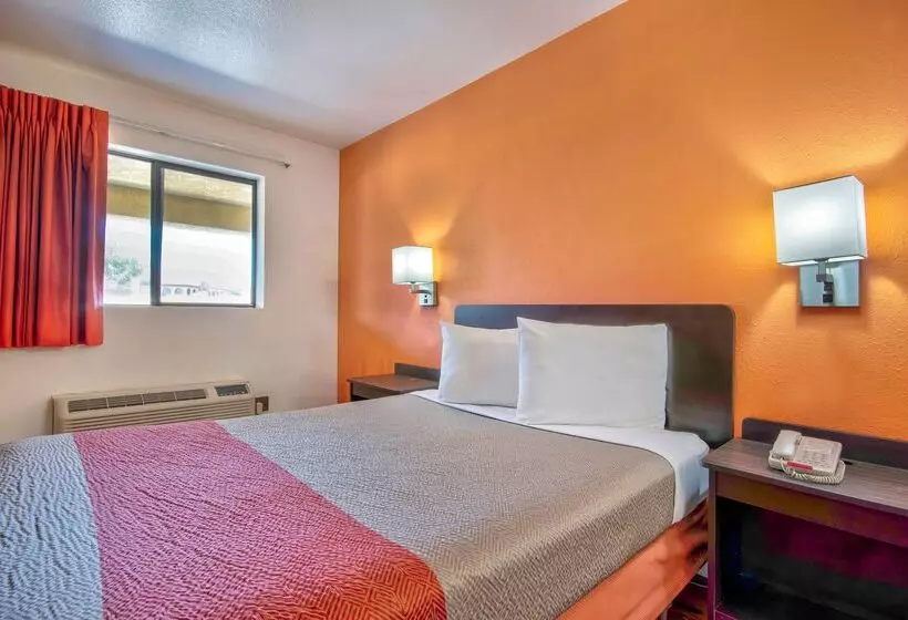 Motel 6santa Nella, Ca  Los Banos