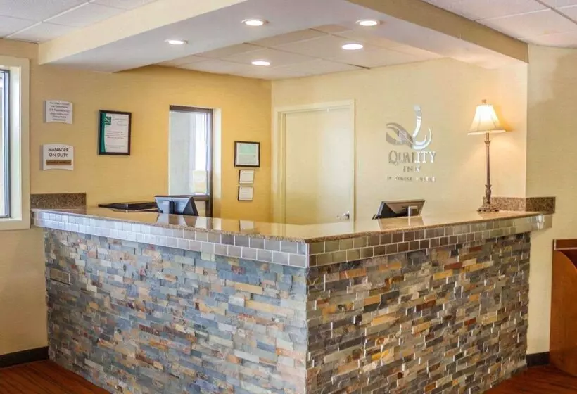 모텔 Quality Inn Waterbury