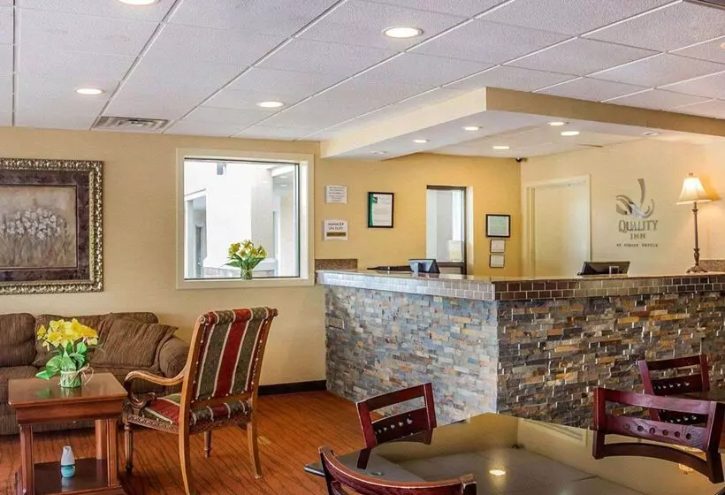 모텔 Quality Inn Waterbury