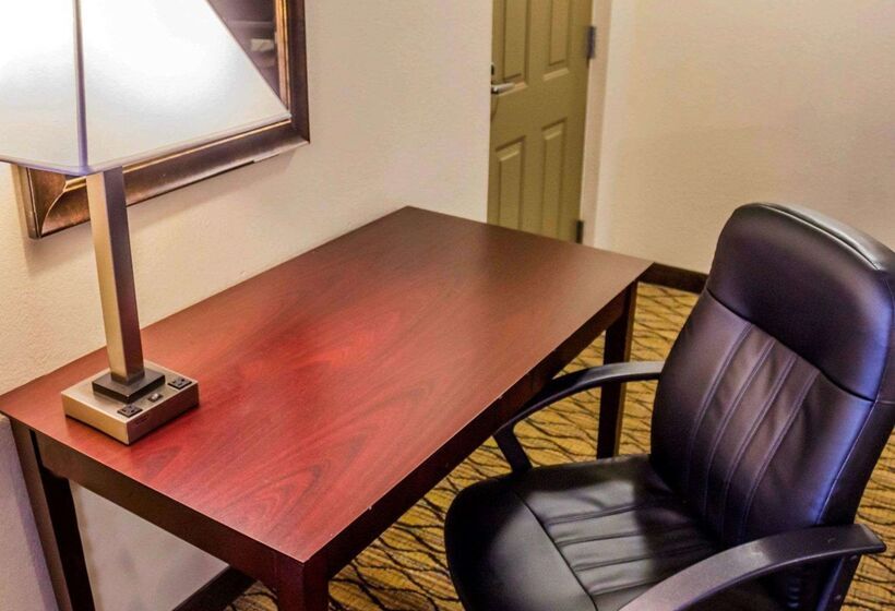 فندق على الطريق Quality Inn Waterbury